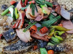 蕨粑炒腊肉-古城苗家土菜馆(河景餐厅店)