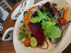 -Chom Cafe and Restaurant