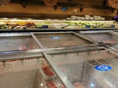 面包甜点陈列柜-蒙肥羊·酸汤潮牛·鲜牛肉火锅烤肉自助(岗顶店)