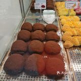 【位置】乐乐茶位于恒隆广场的负一楼，跟喜茶是邻居