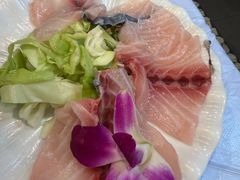 -鲜入围煮花胶鸡海鲜火锅