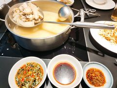 -鲜入唯煮·港式海鲜牛肉火锅(金宝街店)