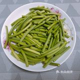 超简单快手又润肠通便的绿豆芽炒蒜苗