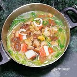 自家製蜜糖雞翼和冬菇瑤柱海鮮水菜豆苗煲