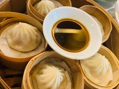 鸡汁鲜肉小笼汤包-南小馆(迪士尼小镇店)