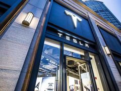 -TESLA 特斯拉(上海太古汇体验店)