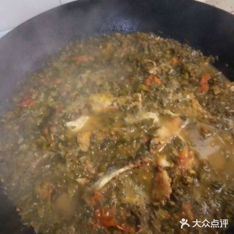 →酸菜鱼（西红柿，酸菜，鱼，盐，油，姜，酸辣椒）