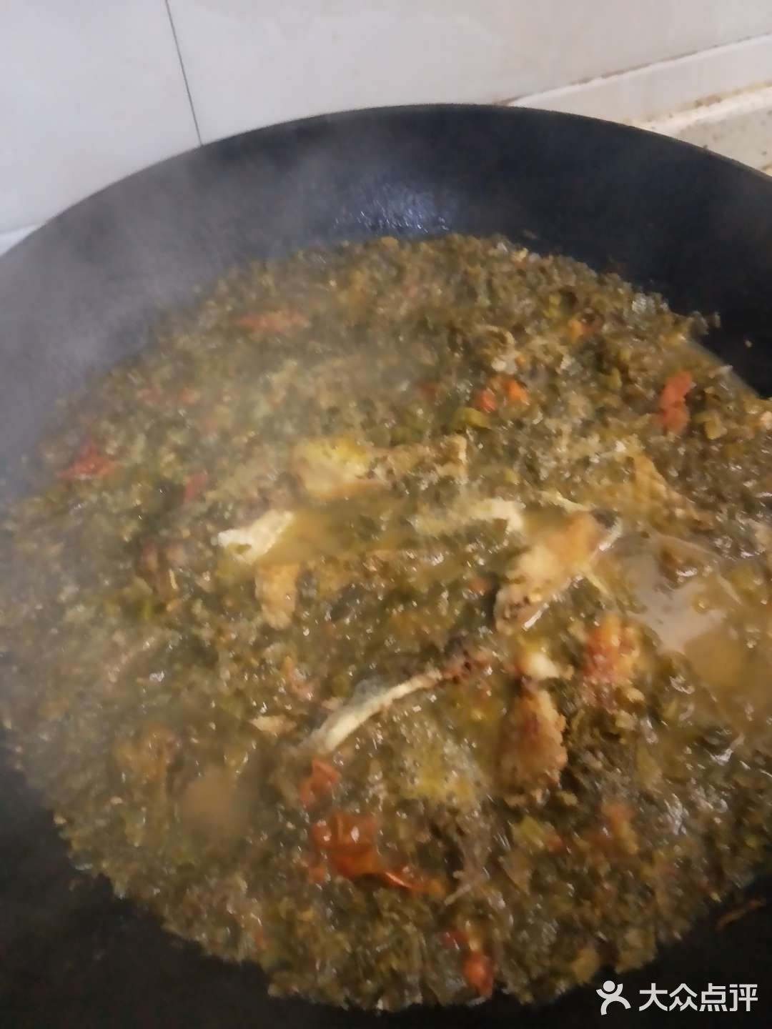 →酸菜鱼（西红柿，酸菜，鱼，盐，油，姜，酸辣椒）