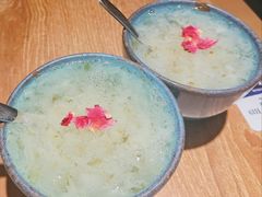 银耳桃胶羹-周家二小姐的菜(西津渡店)