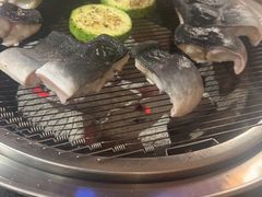 -围炉肉舍•炭烤活鳗•丹东海鲜烤肉(步行街店)