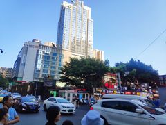 -八一路好吃街(雨田商务大厦店)