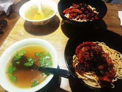 肉丝麻酱面配小牛汤-腔调面(斜土路店)