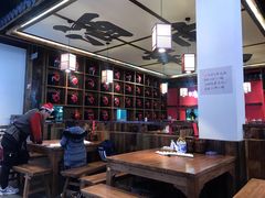 大堂-先启半步颠小酒馆(白麓里店)
