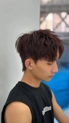 -一家只做男发烫染的店