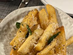 黑松露芝士薯条-MONICH牛排融合餐厅(和义大道购物中心店)