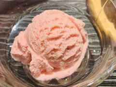草莓冰淇淋-斗牛士牛排餐厅(嘉里汇店)