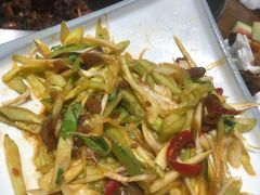 -万里闯关东铁锅炖菜馆(高新旗舰店)