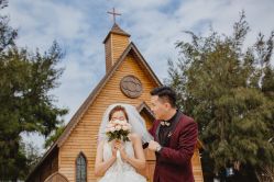 -现代经典婚纱摄影