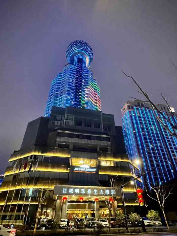 武汉江城明珠豪生大酒店-"分数全给位置,江边落地窗风景甚佳,在窗边.