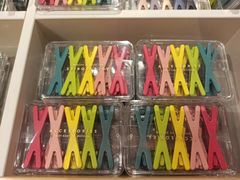 -名创优品(北京新中关购物中心地铁层店)