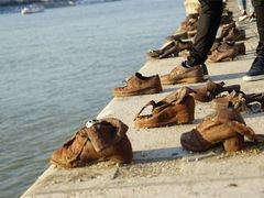 -多瑙河畔鞋履雕塑