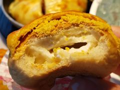 酥皮水牛奶菠萝包-陶陶居·雅园(凯华国际店)