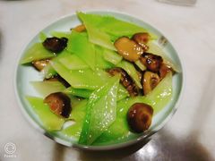 莴笋小花菇-小吊梨汤·北京菜·烤鸭(华润万象城店)