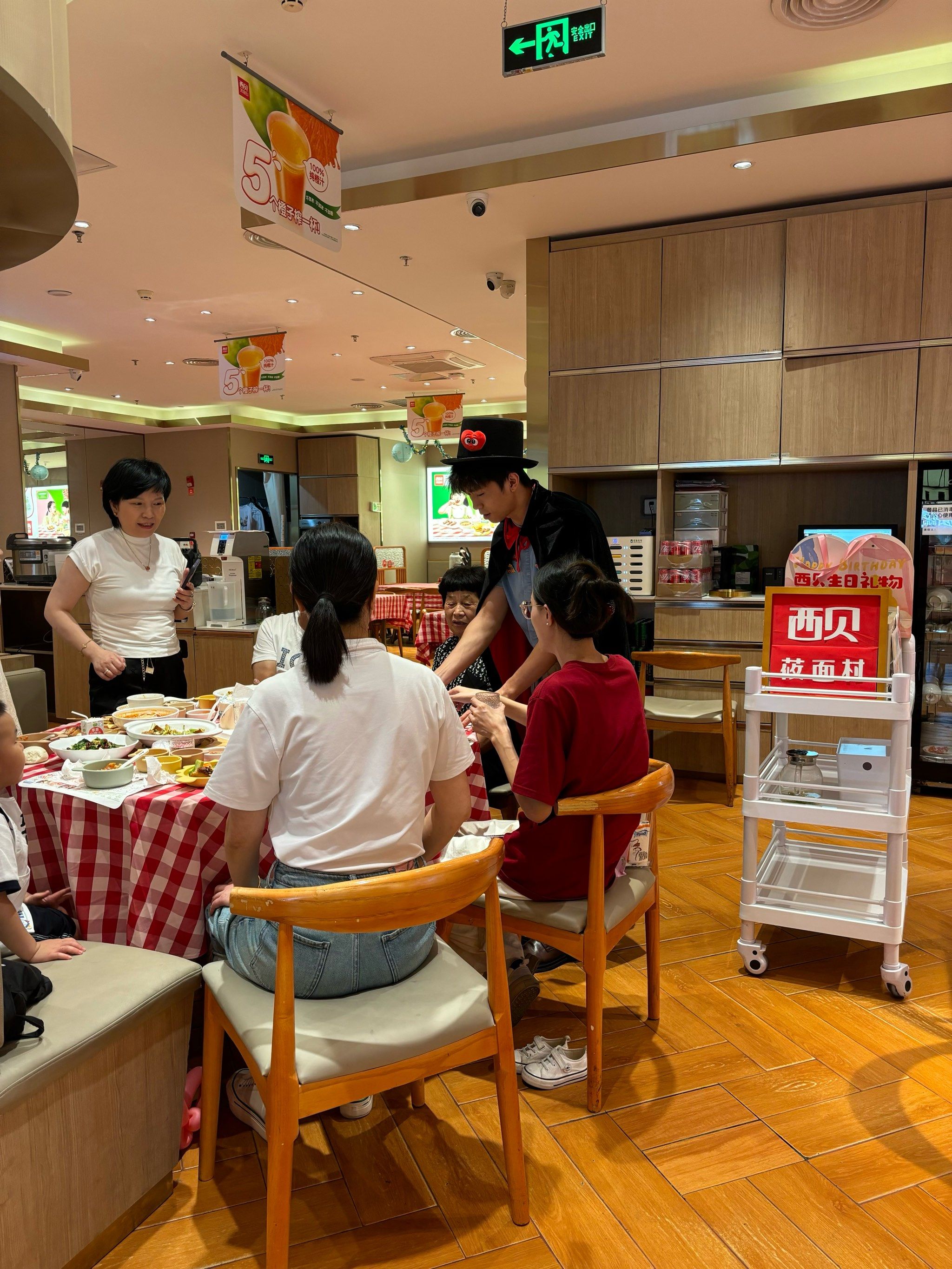 「西贝莜面村(温州万象城店)」小朋友过生