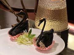 天鹅榴莲酥-海派悦庭·海胆烧麦·新融合菜(凯德广场店)