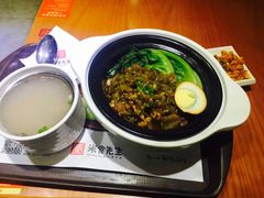 老坛辣椒炒肉-米食先生酱汁煲仔饭(王府井店)