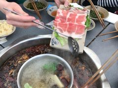 -茅草房·河畔园林火锅