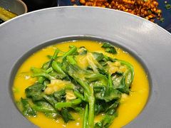 豌豆黄浸豌豆尖-半山腰·云南菜(侨福芳草地店)