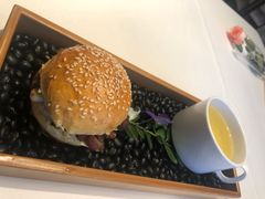小牛肉汉堡配松茸汤-松鹤楼·非遗·苏帮菜(融科店)