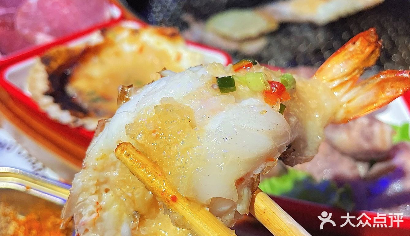 夏季夜生活最大的快乐就是下班后和小姐妹去吃烤肉！