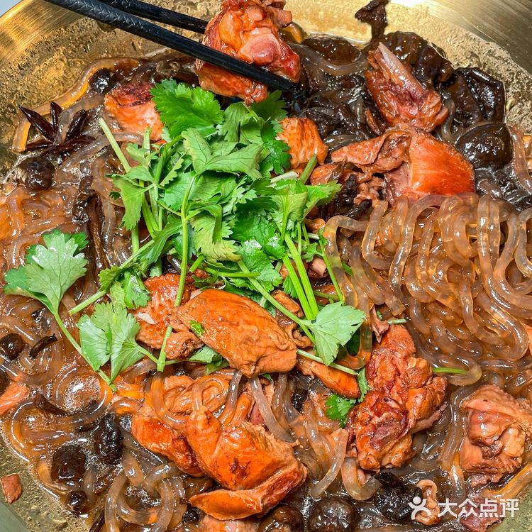 这顿铁锅炖大公鸡🍲放眼杭州也是相当炸裂!