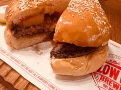 薯条汉堡-悠航SLOWBOAT(三里屯店)