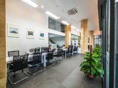 店内环境-宝捷星宝马·奔驰·保时捷专修·特斯拉钣喷中心(宝安店)