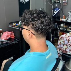 -Devilhands Barbershop男士理容店