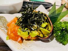 三文鱼牛油果色拉-角落里(中山公园店)