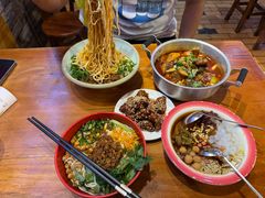 -爆炸头阿姨小四川正宗川味小吃(无任何分店)