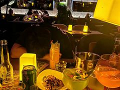 -FOUR PLAY BAR