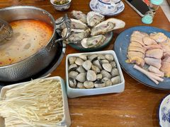 -老何家后安粉·糟粕醋海鲜火锅(三亚湾椰梦长廊店)