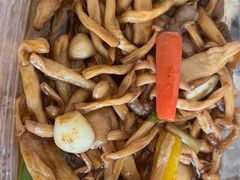 白玉菇炒牛柳-东江渔村·古典园林·30年粤菜老字号(太和店)