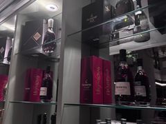 -浅深(世茂滨江精品店)