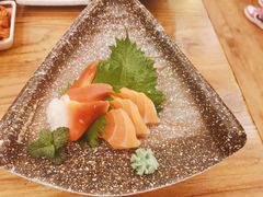 刺身盛盒（三文鱼、白极贝）-桃太郎创作料理(大坪店)