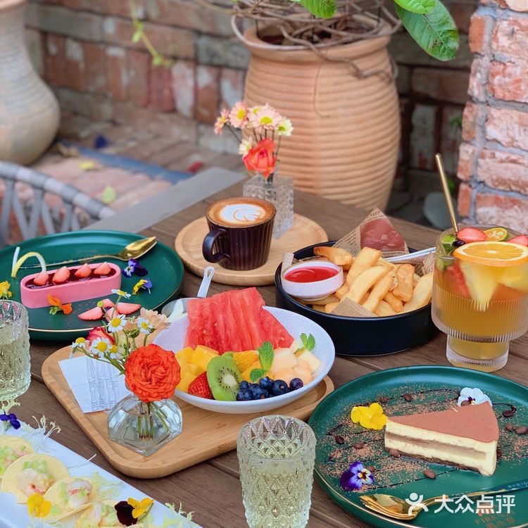 深圳首家氛围感超赞的中世纪古堡鲜花餐厅