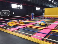 -嘿哟动霸CHUA·新潮玩运动娱乐中心·蹦床滑冰团建乐园