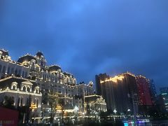 -凤凰路何眼镜香辣蟹(花果园店)