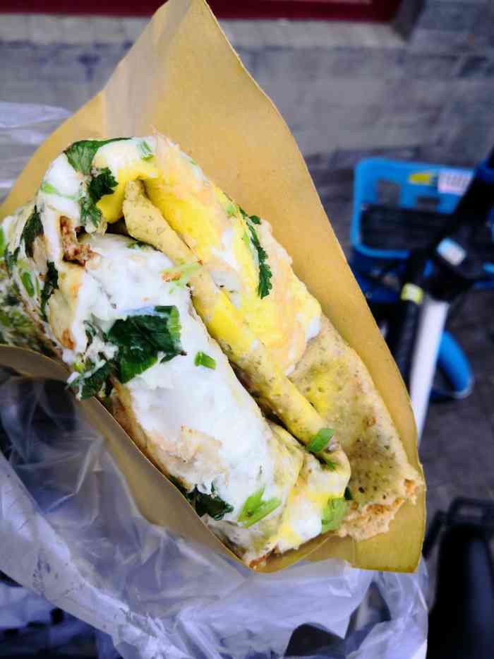 大华煎饼-"最喜欢北京的煎饼 软软的皮儿冒着热气 贴.