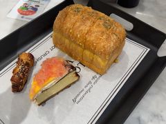 -HOT CRUSH趁热集合·现烤面包(上海环球港店)